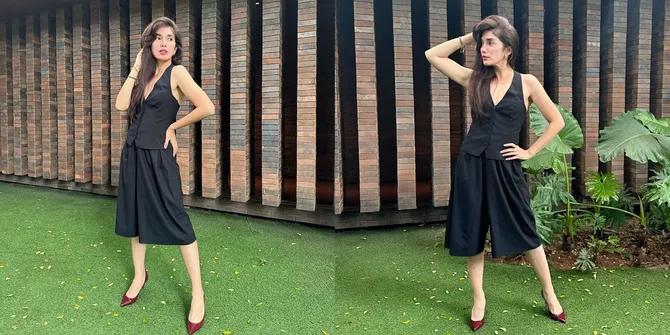 Sudah Punya Anak 5, 8 Potret Ussy Sulsitiawaty yang Makin Tua Makin Awet Muda - Gerai Rambut Panjangnya Gayanya Bak ABG Banget