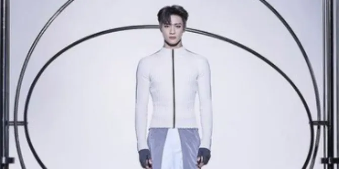 Tampil Bak Malaikat! Berikut 8 Potret Jeno NCT Ketika Memakai Pakaian Serba Putih