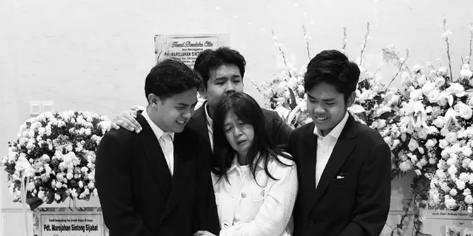 Tangis Jerome Polin Pecah di Momen Tutup Peti Sang Ayah, Ungkap Alasan Dikremasi