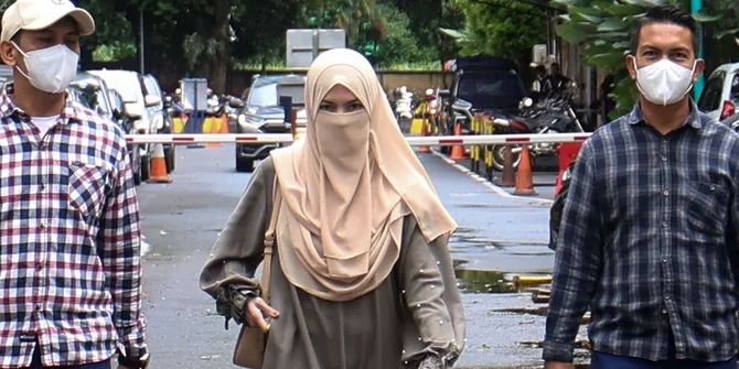 Tatap Muka Perdana Wardatina Mawa dan Insanul Fahmi, Mediasi Cerai Gagal