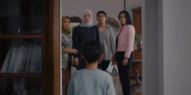 Teaser Trailer 'AIR MATA DI UJUNG SAJADAH 2', Langkah Kecil Baskara Berada di Persimpangan