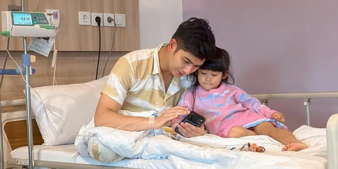 Teuku Ryan Opname di Rumah Sakit, Moana Rutin Jenguk Sang Ayah