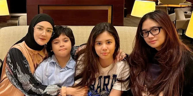 Tiara Savitri Diterima di NYU SPS, Mulan Jameela Bangga