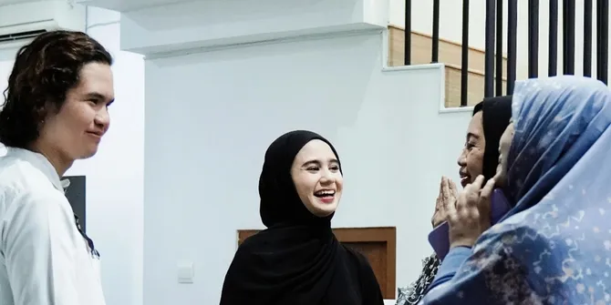 Tissa Biani Syukuran Rumah Baru Ditemani Dul Jaelani, Cantik Berhijab
