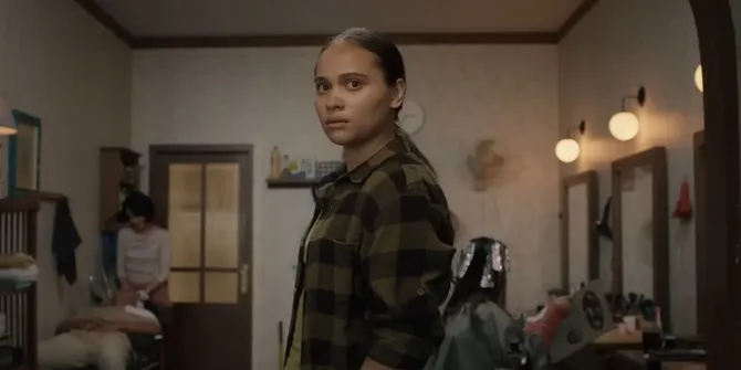 Trailer 'DIA BUKAN IBU', Ketika Sosok Penyayang Justru Jadi Sumber Teror Bagi Anak-Anaknya