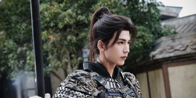 Transformasi Zhang Linghe di 'THE ROAD TO GLORY' Bikin Penampilannya Jadi Sorotan
