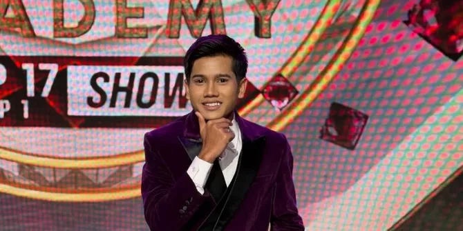 Valen Tersipu Saat Beri Dukungan Mila di Atas Panggung D'Academy 7