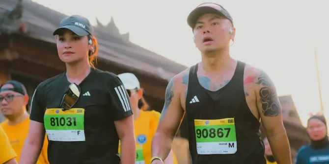 Wendi Cagur Perdana Ikut Marathon 10K di Bali, Romantis Bareng Istri
