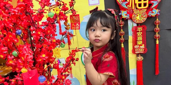 Xarena Anak Siti Badriah Tampil Imut, Jadi Cindo di Acara Imlek Sekolah