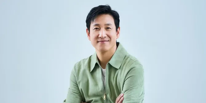 Yoon Hee Seok Peringati 2 Tahun Meninggalnya Lee Sun Kyun, Ziarah ke Makam