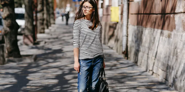 Celana Jeans Ala Anak Skena: Pilihan Straight sampai Baggy yang Wajib Dicoba 2