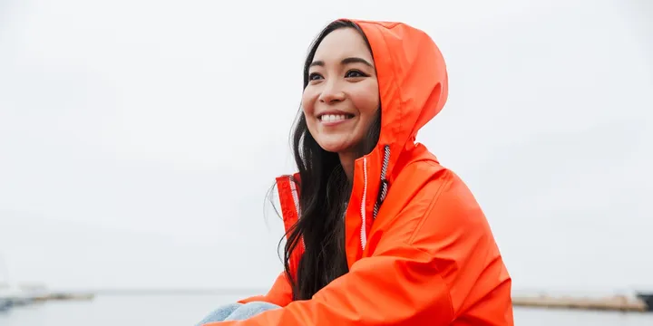 Panduan Fashion Item Wajib Agar Tampil Stylish di Musim Hujan 8