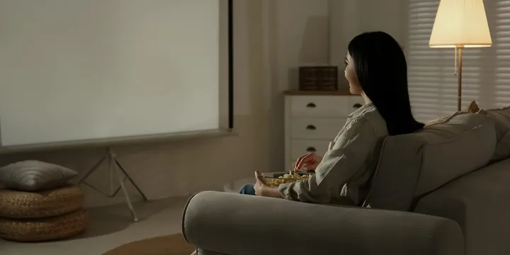 Pengen Suasana Bioskop di Rumah? Proyektor Mini Ini Wajib Masuk Wishlist! 2