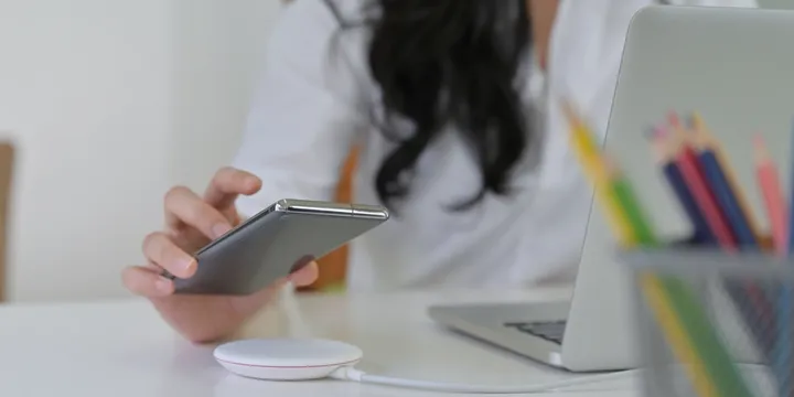 Rekomendasi Wireless Charger Terbaik untuk Rutinitas Gen Z yang Serba Ngebut 2