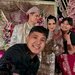 8 Potret Jirayut Kondangan Dua Hari Berturut-turut, Ganteng Pakai Batik - Ajak Ibunda Tercinta