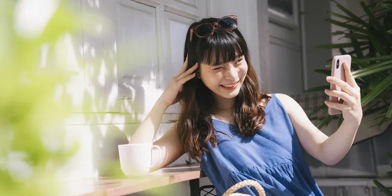 Anti Abu-abu di Kamera, Sunscreen Wondermis Jadi Rahasia Holiday Photoshoot yang Estetik