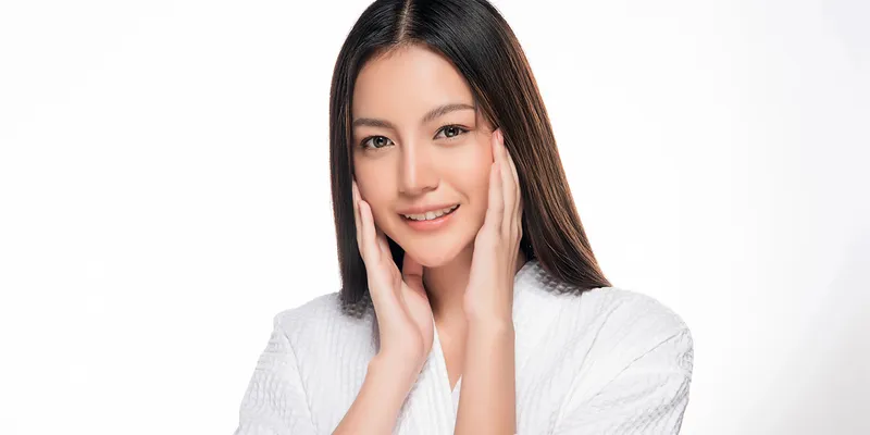 Brightening vs Hydrating, Kenapa Kulit Butuh Keduanya dalam Skincare Routine?