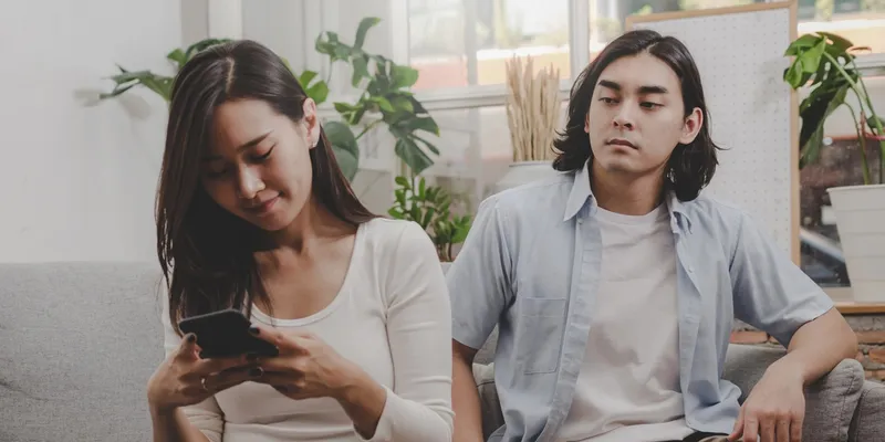 Cinta di Era Scroll: Tren Relationship Anak Muda yang Mulai Berubah karena Media Sosial