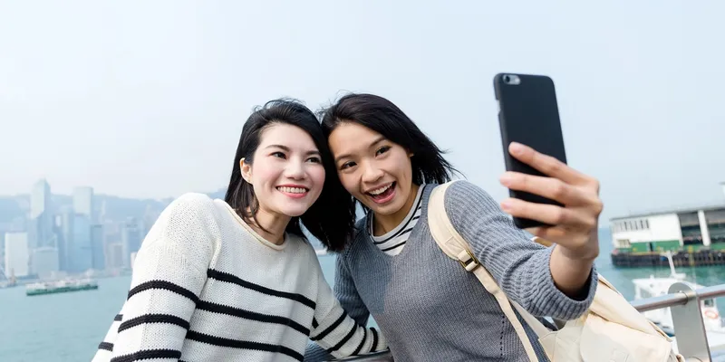 Holiday Capsule Beauty Bag: Intip 3 Produk MAJIKA yang Wajib Ada di Tas Liburan Gen Z