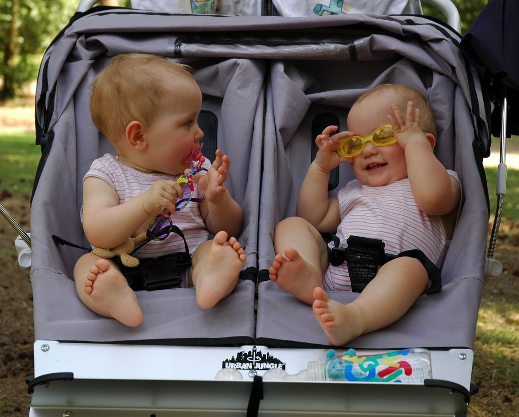 10 Foto Bayi Kembar Paling Menggemaskan Di Dunia Vemalecom