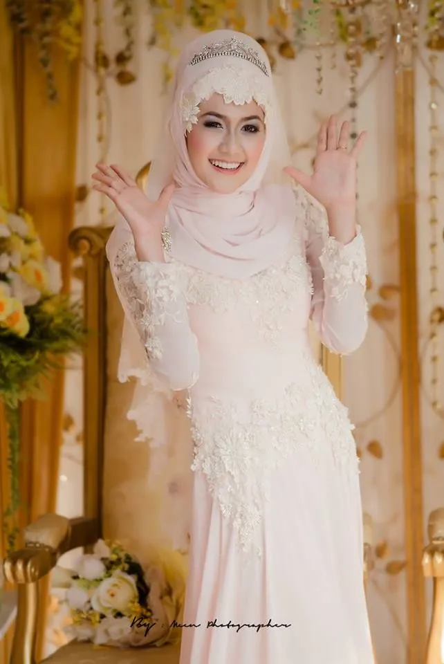 15 Inspirasi Wedding Dress Cantik Untuk Muslimah Berhijab  Vemale.com