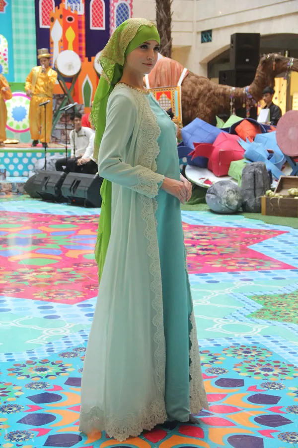Fashion Show Teatrikal Bergaya Arabian Karya Designer Top 