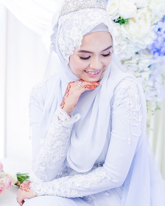 Inspirasi Gaun Pengantin Hijab Warna Putih Cocok Untuk 