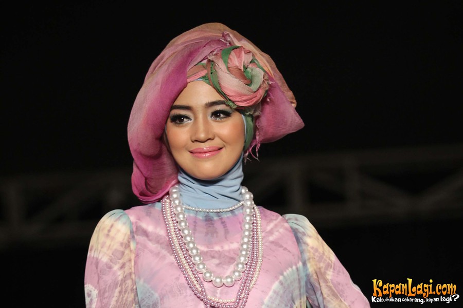 Inspirasi Gaya Hijab Cantik Nuri Maulida - Vemale.com