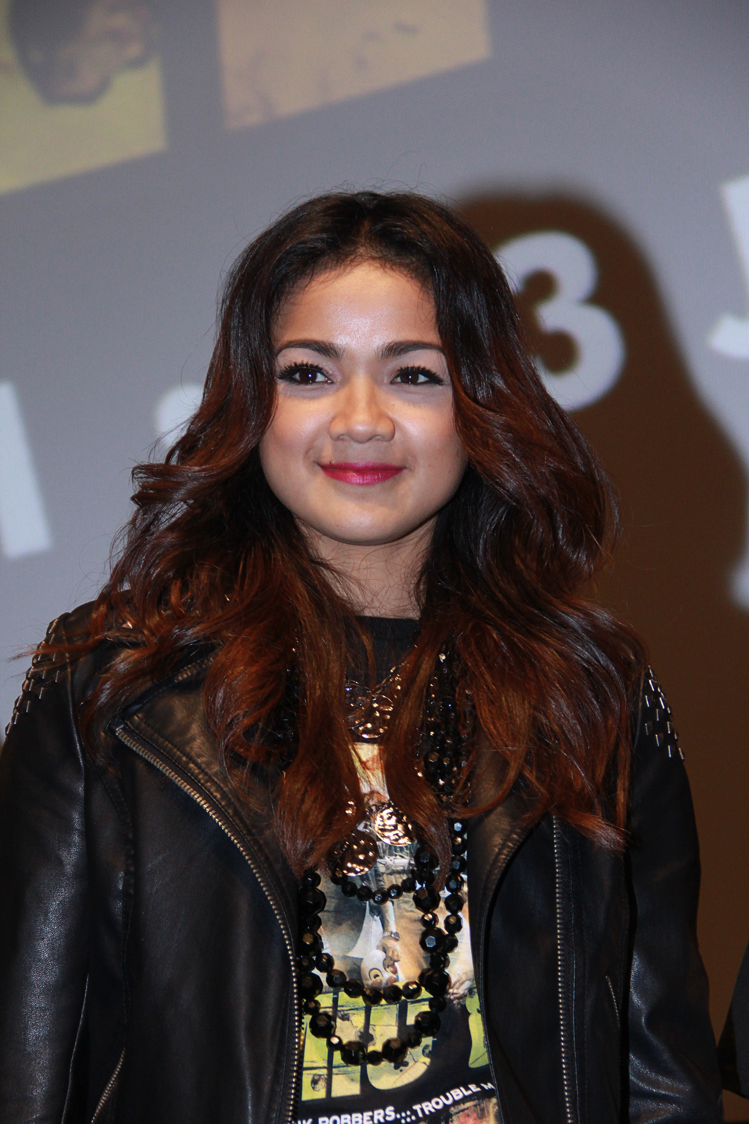 Nirina Zubir Cantik Rambut Panjang Atau Pendek Sih Vemalecom