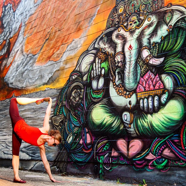 Yoga Grafiti Mahakarya Mengagumkan Vemale Melakukan Background Gambar Belakangnya Hasilnya