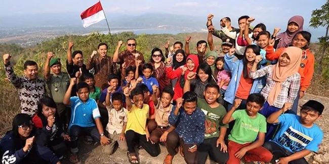 Saksikan Lomba Panjat Pinang, Bu Ani Yudhoyono Unggah Foto 