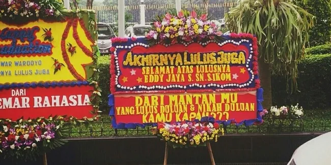 Super Kocak: Berbagai Karangan Bunga Dan Ucapan Unik Dari 