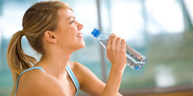 Image result for wanita bawa botol air