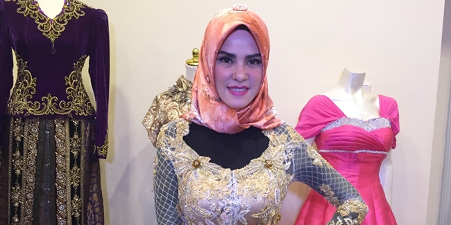 Angel Lelga, Pilih Pakai Kebaya Agar Penampilan Hijabnya 