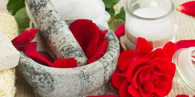 Hasil gambar untuk masker bunga mawar merah