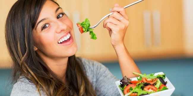 4 Penyebab Wanita Sering Gampang Lapar di Saat Tak Terduga