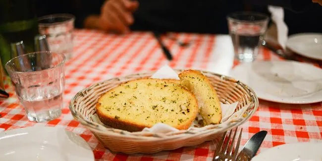 Cara Membuat Garlic Bread Dengan Microwave | tips bikin garlic bread enak ala resto tanpa oven cobain Cara Membuat Garlic Bread Dengan Microwave | tips bikin garlic bread enak ala resto tanpa oven cobain