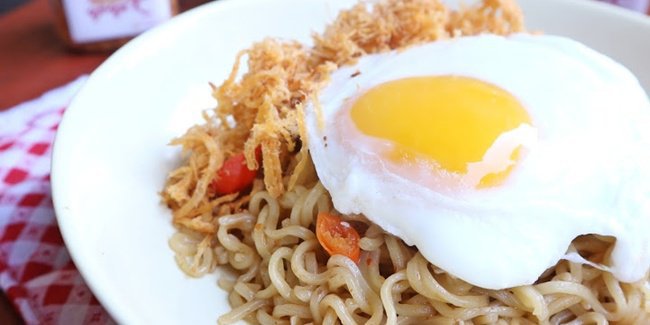 resep-cara-membuat-mie-goreng-instan-tanggal-tua-enak-banget.jpg