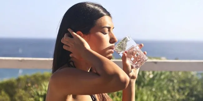 Tips Bakar Kalori dengan Minum Air Putih, Begini Caranya Tips Bakar Kalori dengan Minum Air Putih, Begini Caranya