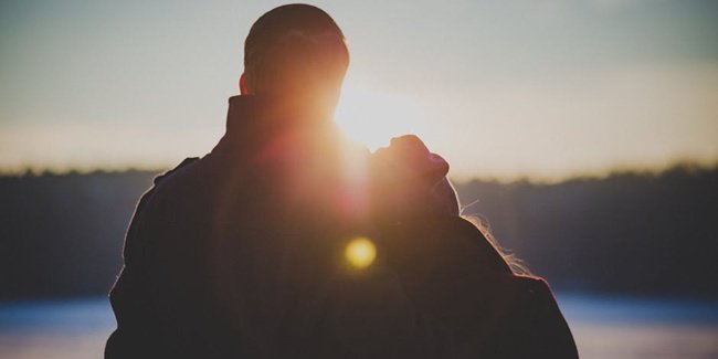 Lebih Penting Kepercayaan atau Cinta Sih dalam Sebuah Hubungan?