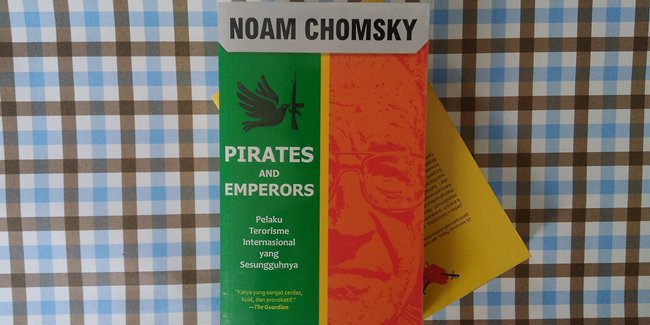 Review: Buku Pirates and Emperors - Noam Chomsky