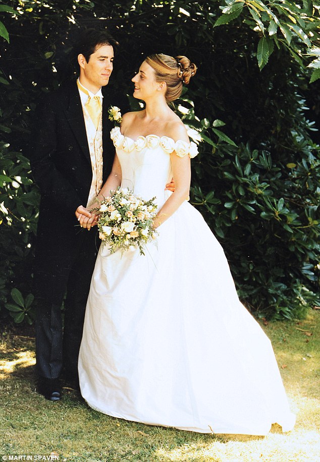Abigail dan Ben saat menikah pada Juli 1999 | copyright dailymail.co.uk