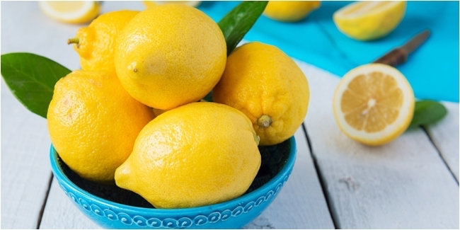 Buah lemon untuk meningkatkan kolagen kulit//copyright Shutterstock.com