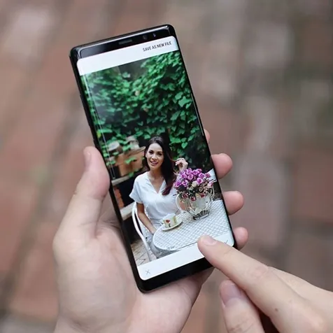 (c) instagram.com/samsung_id