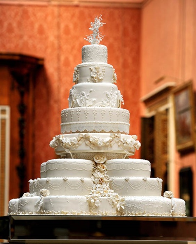 Royal Wedding Cake | copyright hellomagazine.com
