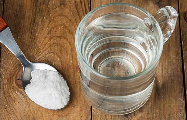 Air garam untuk meredakan nyeri skait gigi | Photo: Copyright shutterstock.com