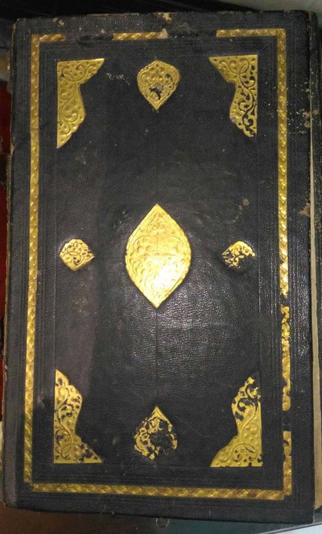 Sampul Al-Quran berlapis emas | Copyright by &copy;2017 merdeka.com/irwanto