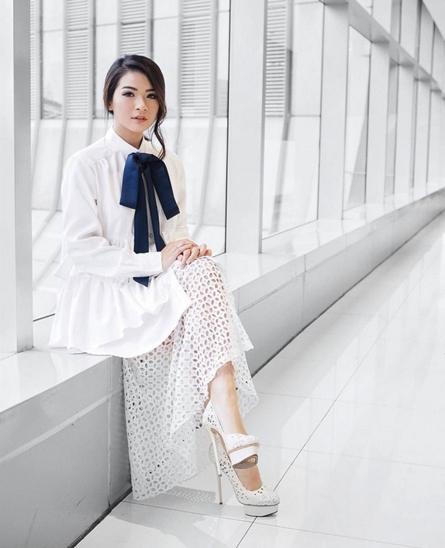 Anastasia Siantar, fashion blogger cantik yang memiliki tips khusus saat beli produk online shop | Photo: Copyright instagram.com/anazsiantar