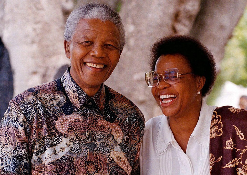Nelson Mandela dan Graca Machel, pasangan yang luar biasa dalam memperjuangkan hak asasi manusia (c) dailymail.co.uk