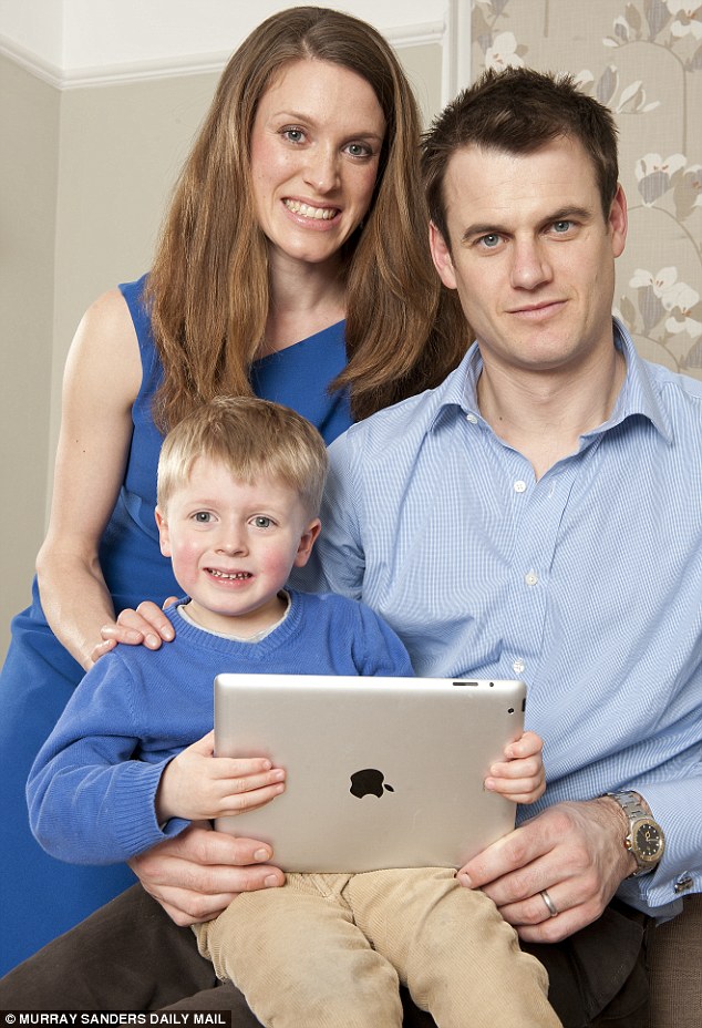 William bersama Katie dan Adams. Foto: copyright dailymail.co.uk